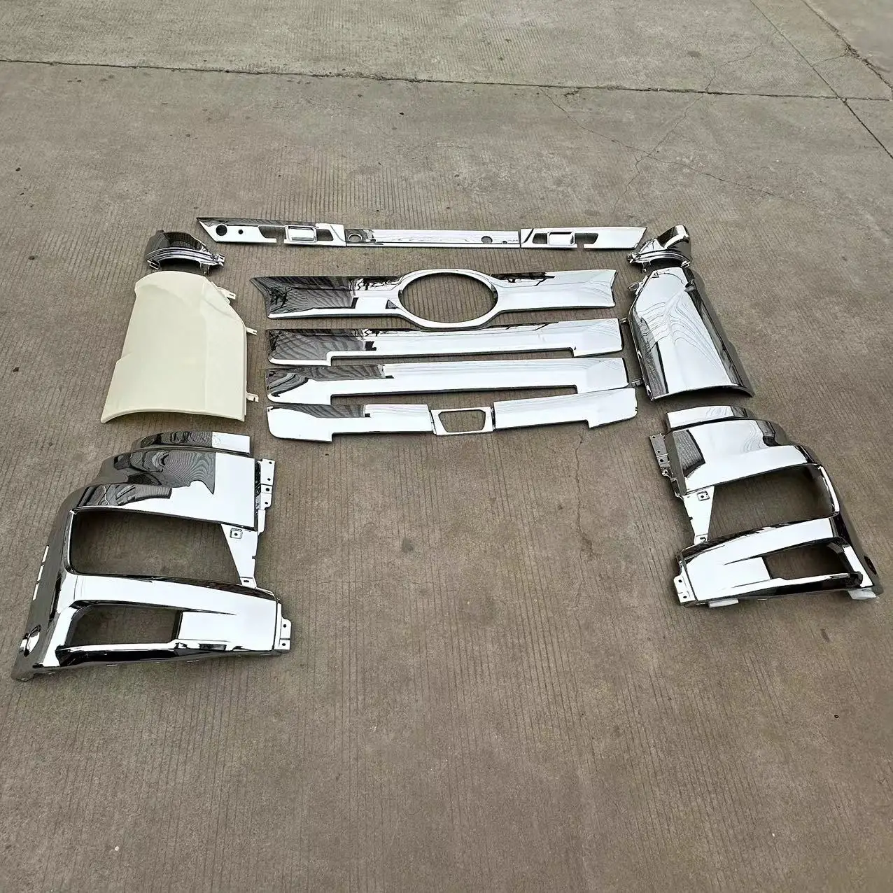 Japanese Truck New Hin 700 Chrome-plated Body Kit Combination