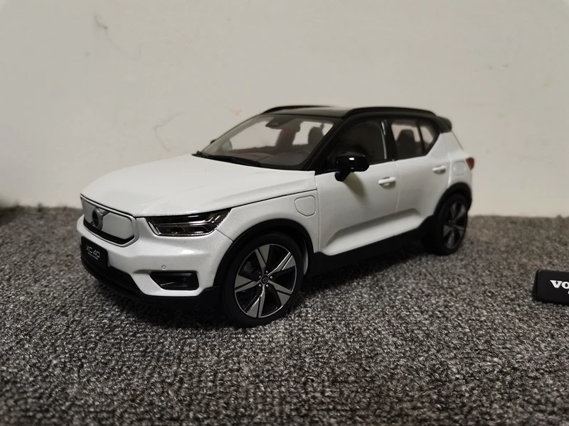 2022 Volvo XC40 Recharge 1/18 Diecast Toy for Kids & Collectors