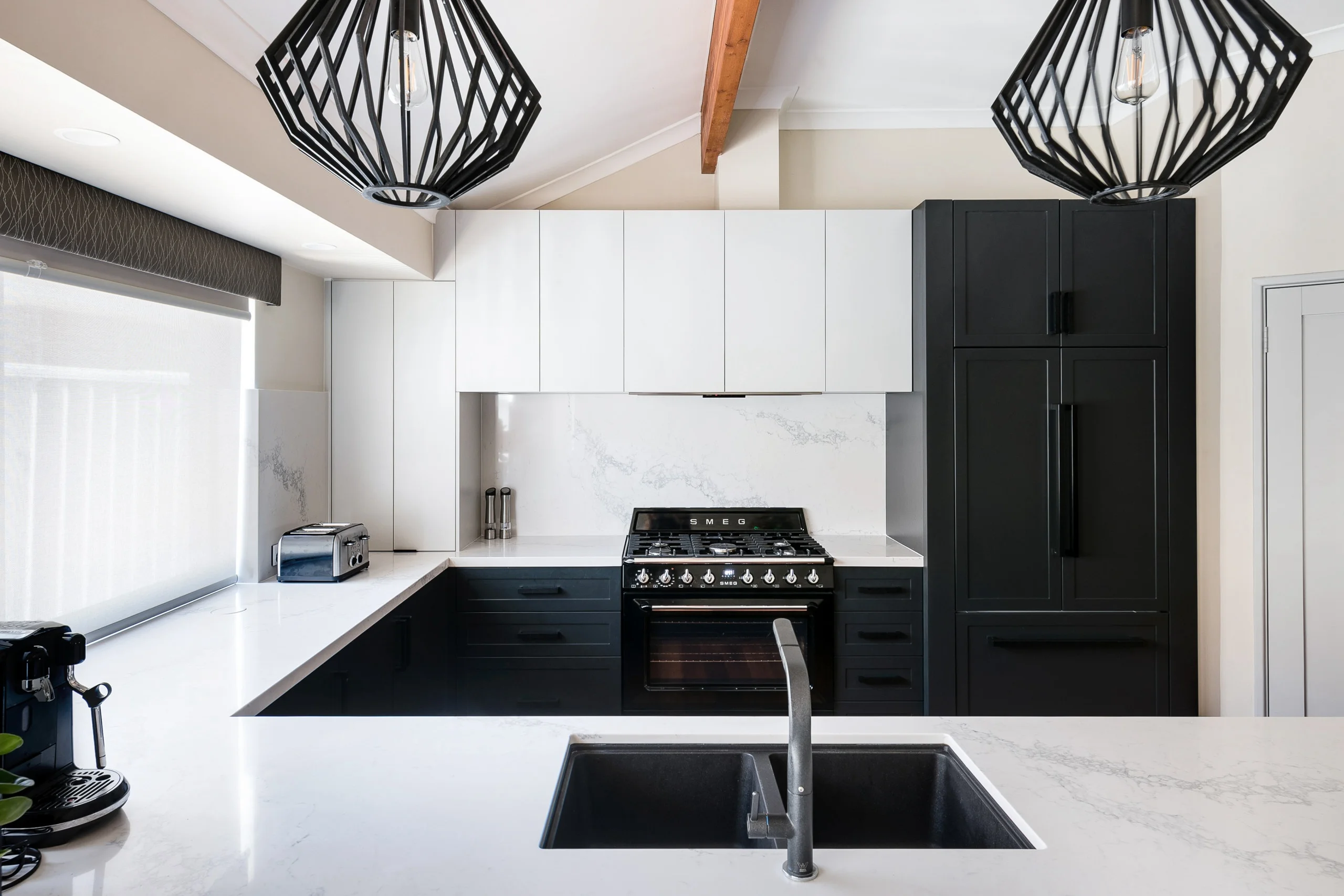Dorene Modern Modular L Shape Matte Black Color Lacquer Finish Plain Door Kitchen Cabinet With White Countertop 10x 10 Feet