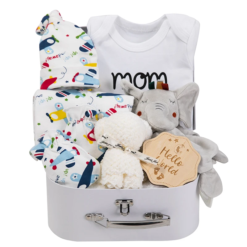 Baby Shower Gift Set Crawler toy  Muslin Fabric Blankett set Bib Towel Sets with Gift Box wholesome and customized details