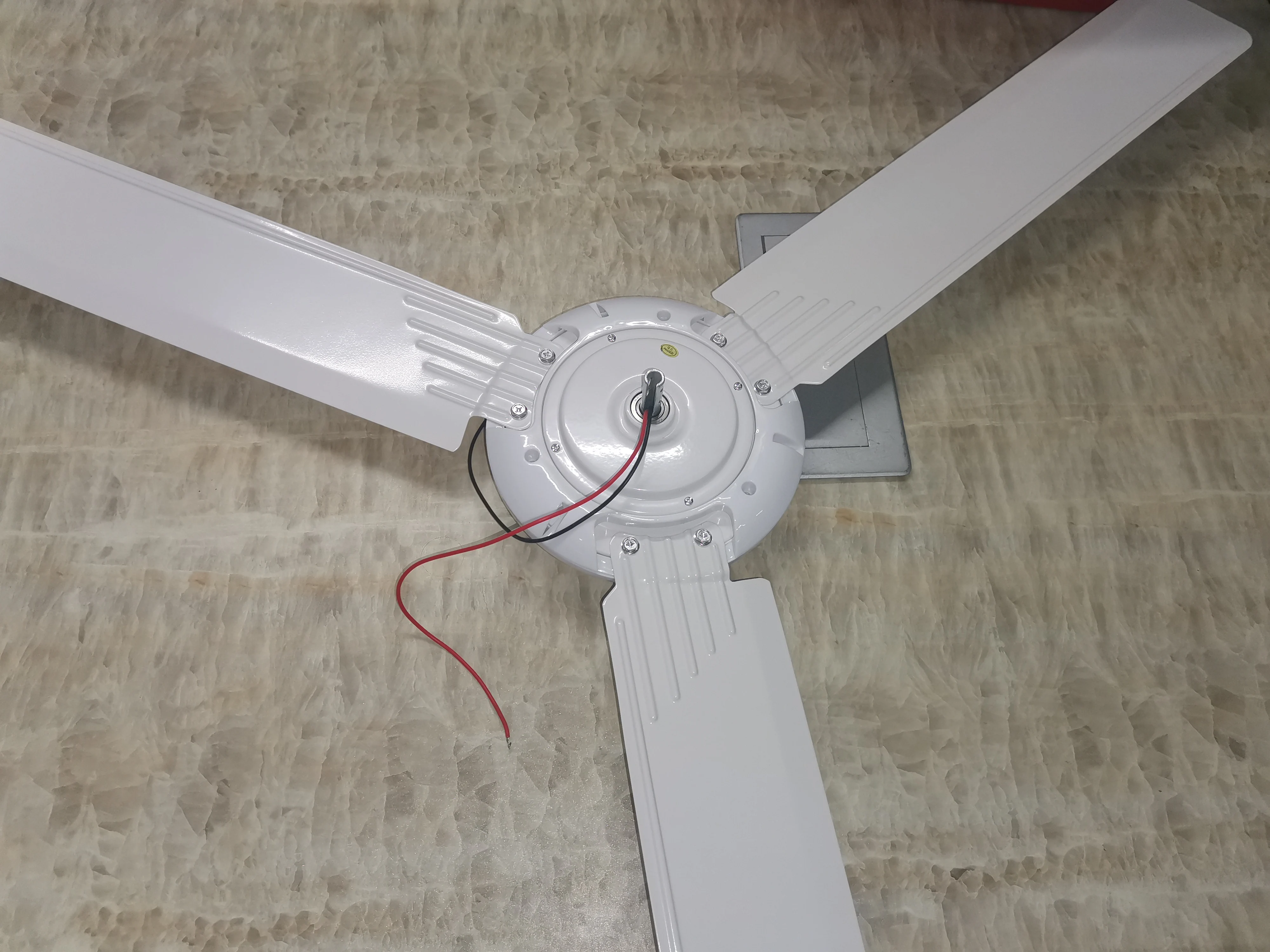 Montana Dc 12v Ceiling Fan with Plastic Motor Cover 2 Cables Flower Ceiling Fan 56 Inch DC12V Solar Ceiling Fan