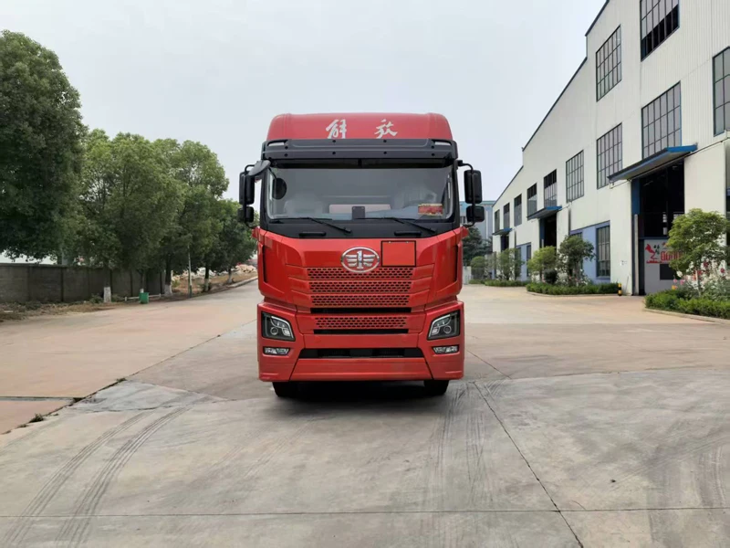专业新型 HOWO 8x4 油罐车 35000L 可燃液体运输燃油车