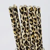 Un estampado de leopardo amarillo