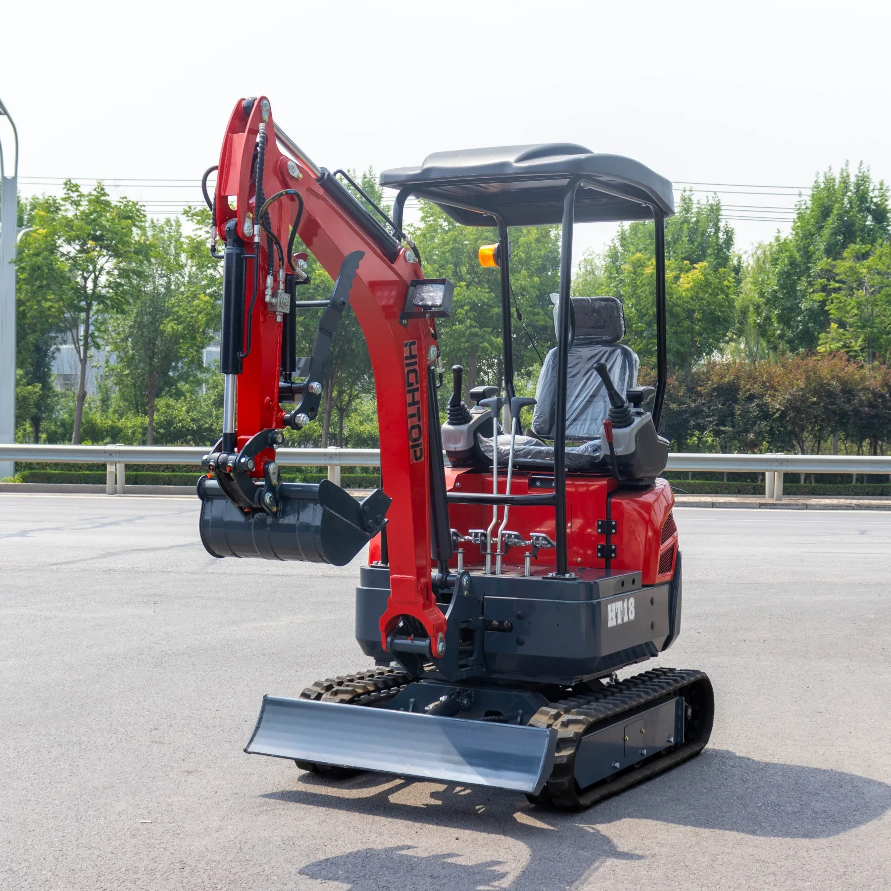 Escavatore compatto cinese Hightop 1,8 Ton Escavatore da giardino agricolo