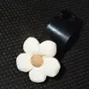 Beige flower [black hook]