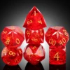 Rojo con envoltorio de caramelo transparente.