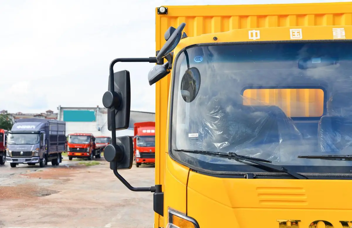 Sinotruck Howo Used 4x2 Cargo Van - Mini Box Truck for Urban Delivery 3