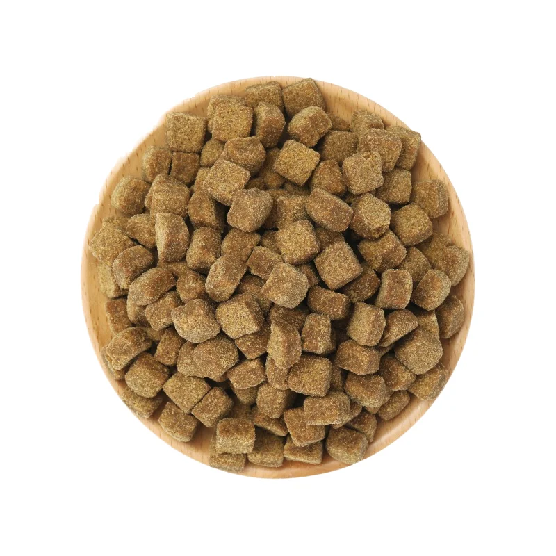 OEM Customized Wholesale Grain Free High Protein  Beef Fish Cubes Private Label Cat Snacks Pet Snacks Freeze-Dried Dog Treats