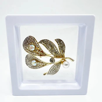 Customized Wholesale Metal Brooch High End Crystal Diamond Female Flower Shaped Metal Brooch