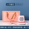 Caja de regalo rosa con taza de temperatura constante.
