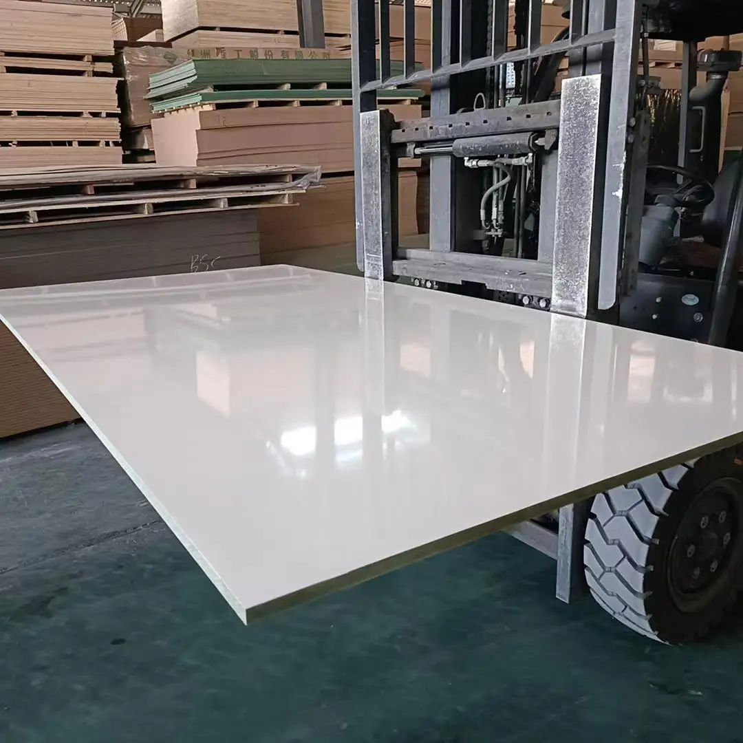 Modern Green MDF Board Waterproof 18mm MDF Sheet with Glossy Surface E1 Formaldehyde Emission Standard