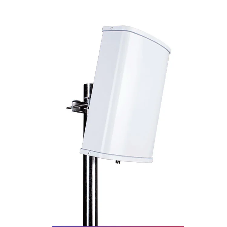 Industriell panelantenne med 12 dBi for 2400–2500 MHz med 65° horisontal strålebredde, for trådløs kommunikasjon utendørs