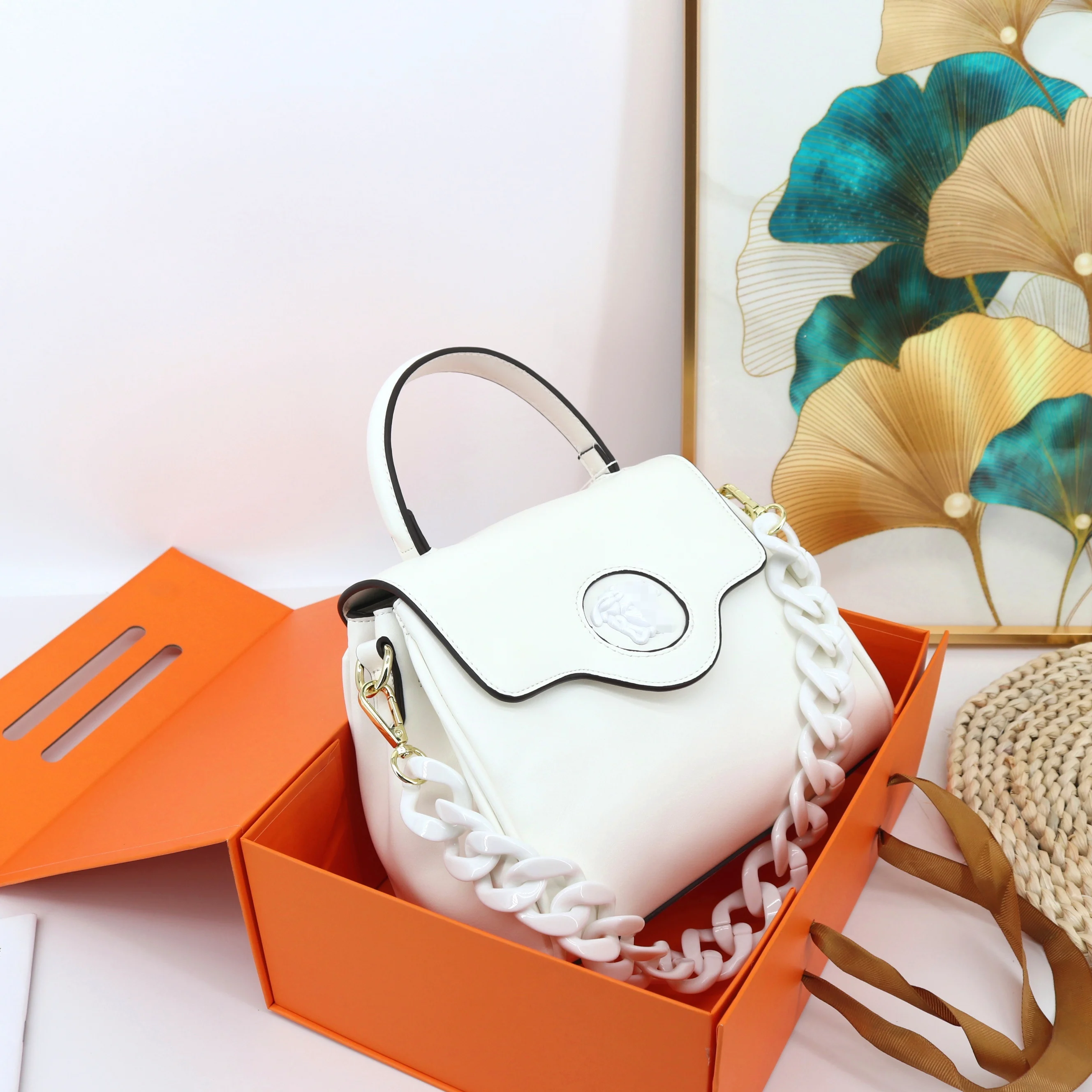 2023 New Good Quality Ladies Handbags Women Bags Acrylic Chain Hand