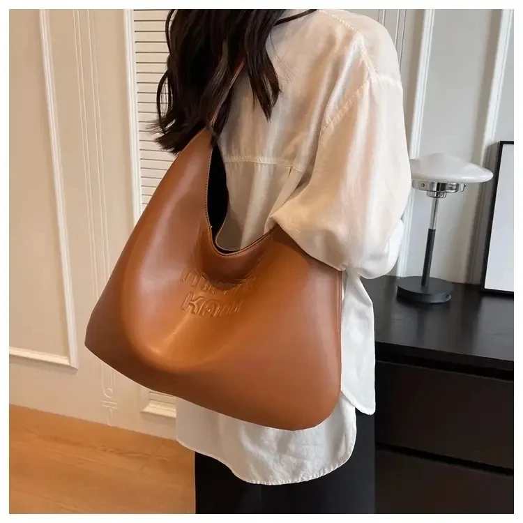 Custom Embossed Logo Lady 2024 Women's Handbag Fake Designer Vegan Black Leather Hobo Bolso Mini Handbag Bags for Women