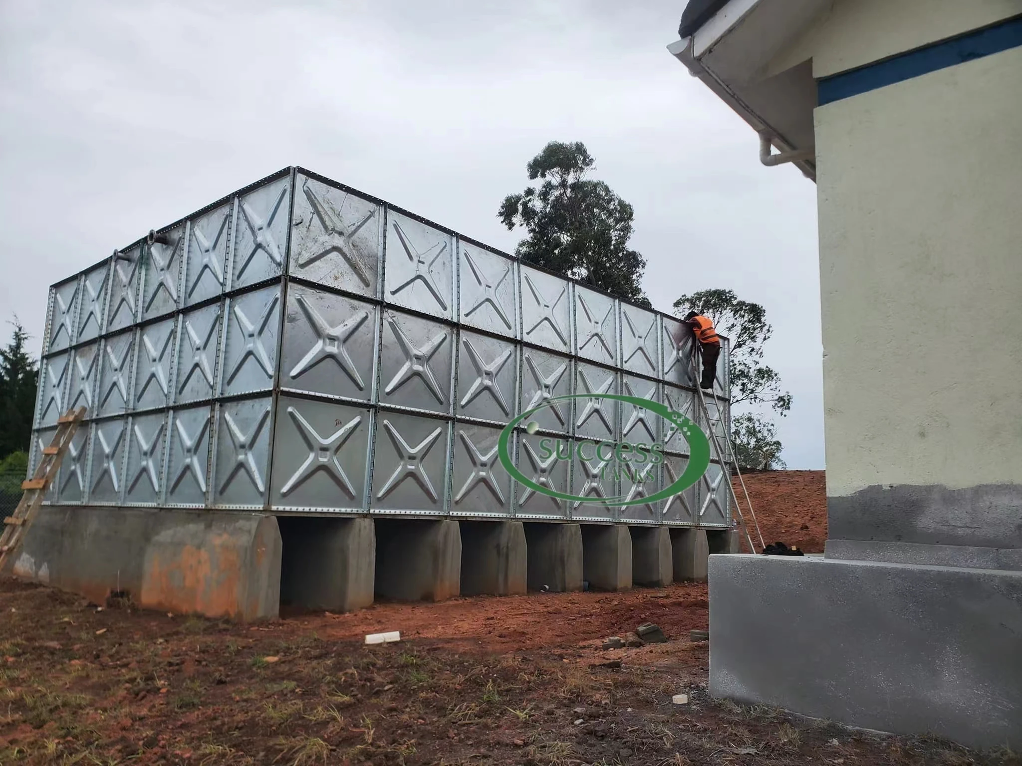 Uganda Widely Use Elevated 300M3 HDG Steel Water Tank