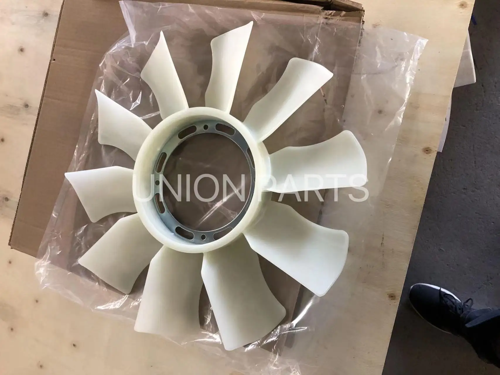 ISUZU NPR Radiator Fan 8-97141-195-2 - Reliable Performance