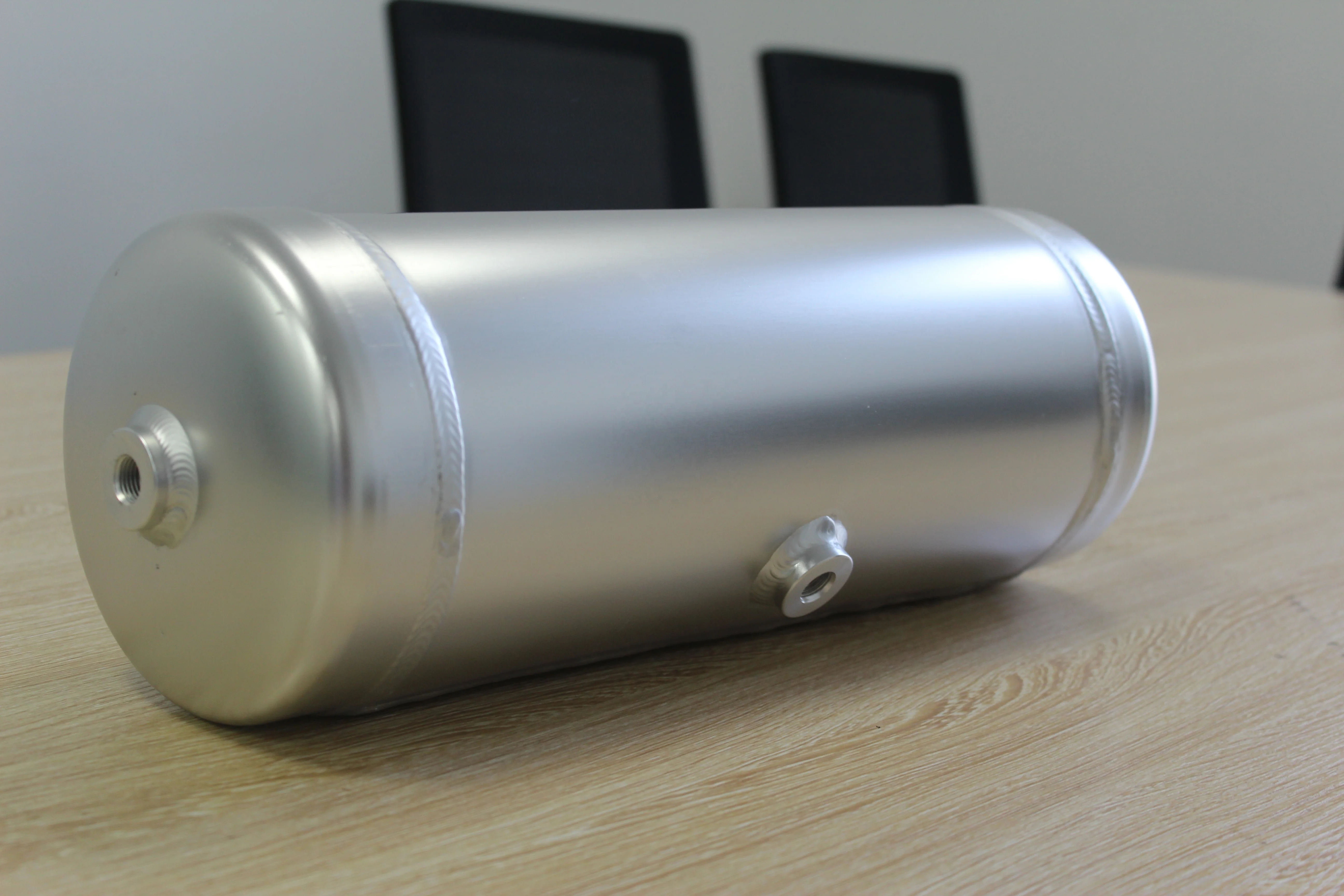 1 Gallon (3 Liter) Train Air Horn Tank with 150 PSI Compressor