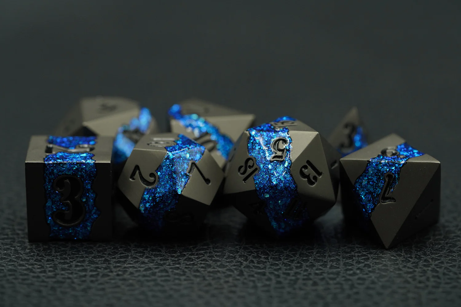 Table Game Accessories Factory Matt Zinc Alloy Bulk Dice Wholesale Custom Polyhedral Metal 7pcs Full Blue Stripe Dice Set factory