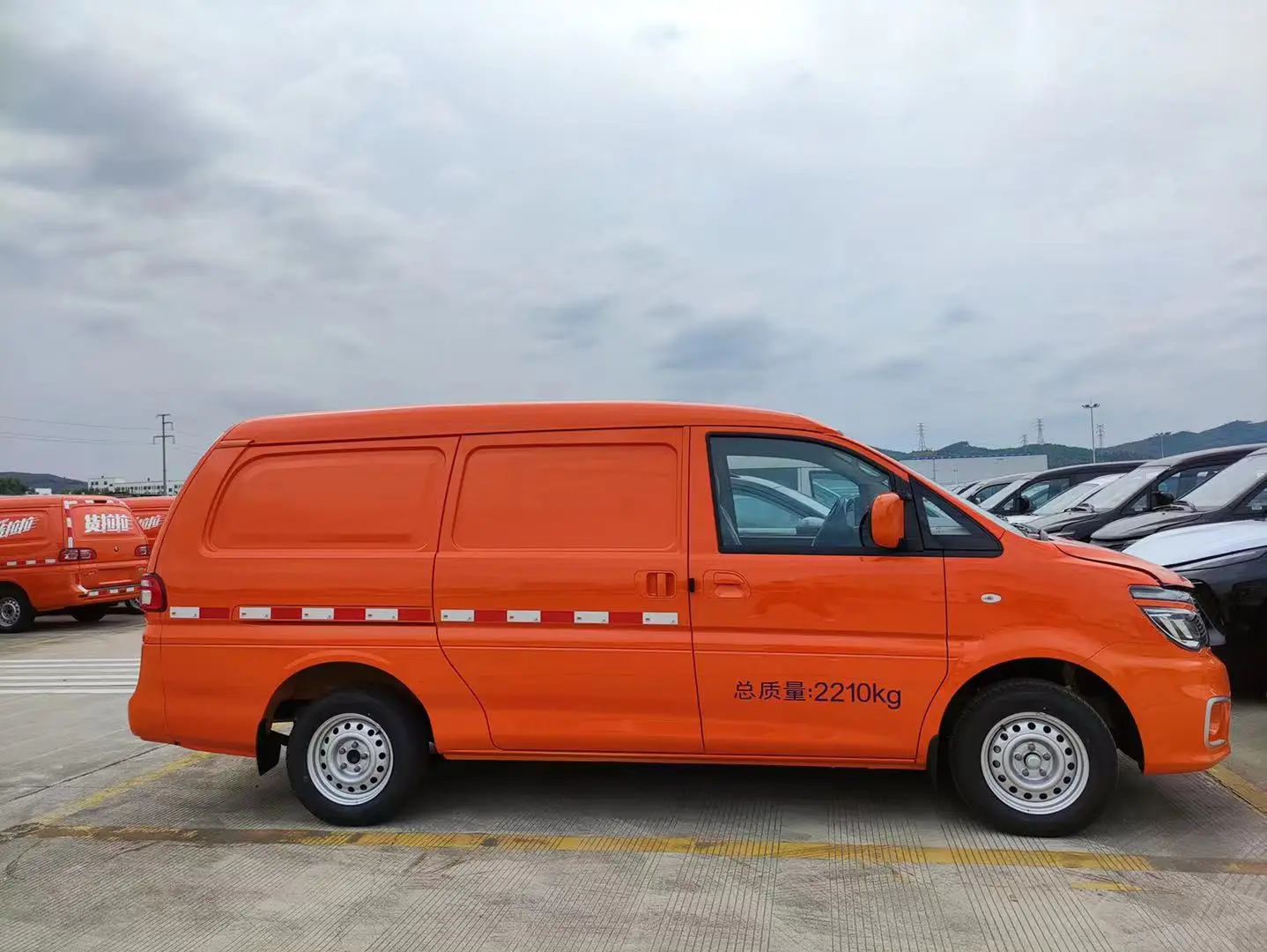 The Factory Sells 2024 100% Electric Van Mini Electric Van with High-efficiency Range Lithium Battery