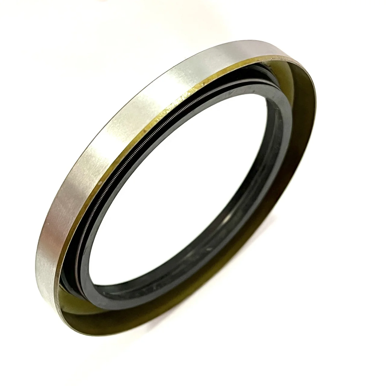 MB025295 ME120022 Rubber FKM NBR FKM oil seal TB 72*94*10 shaft  