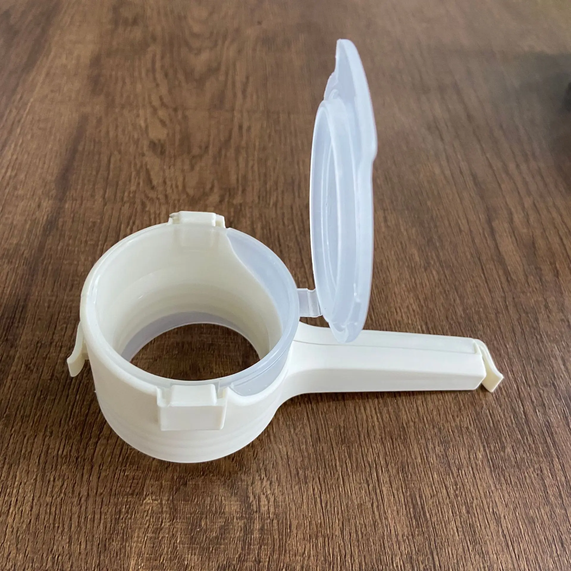 Plastic closing bag Large Food Snack Bag tools Storage Sealing Clips Seal Clamp Plastic kitchen accessories Pour Spout with lid