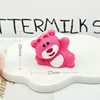 Le numéro 2 est un ours fraise couché.