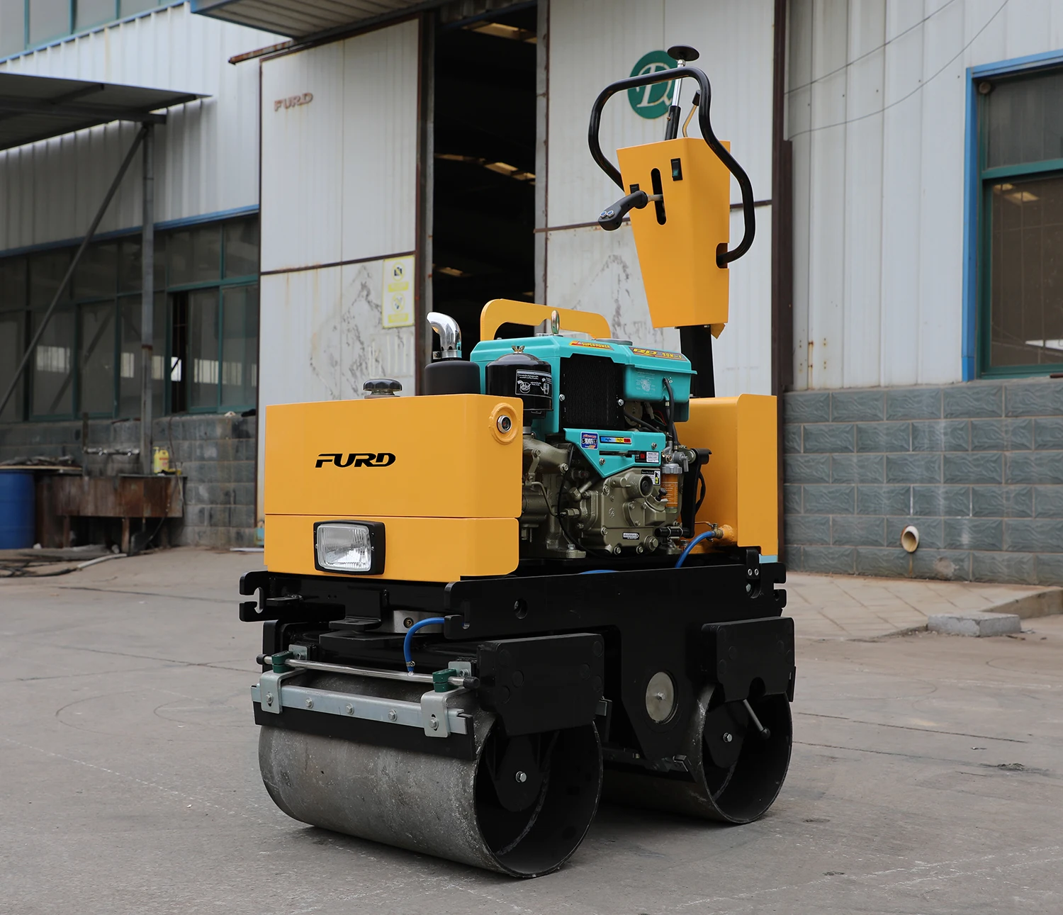 ボマグ 800KG 手動振動ローラー コンクリート・アスファルト工事向け