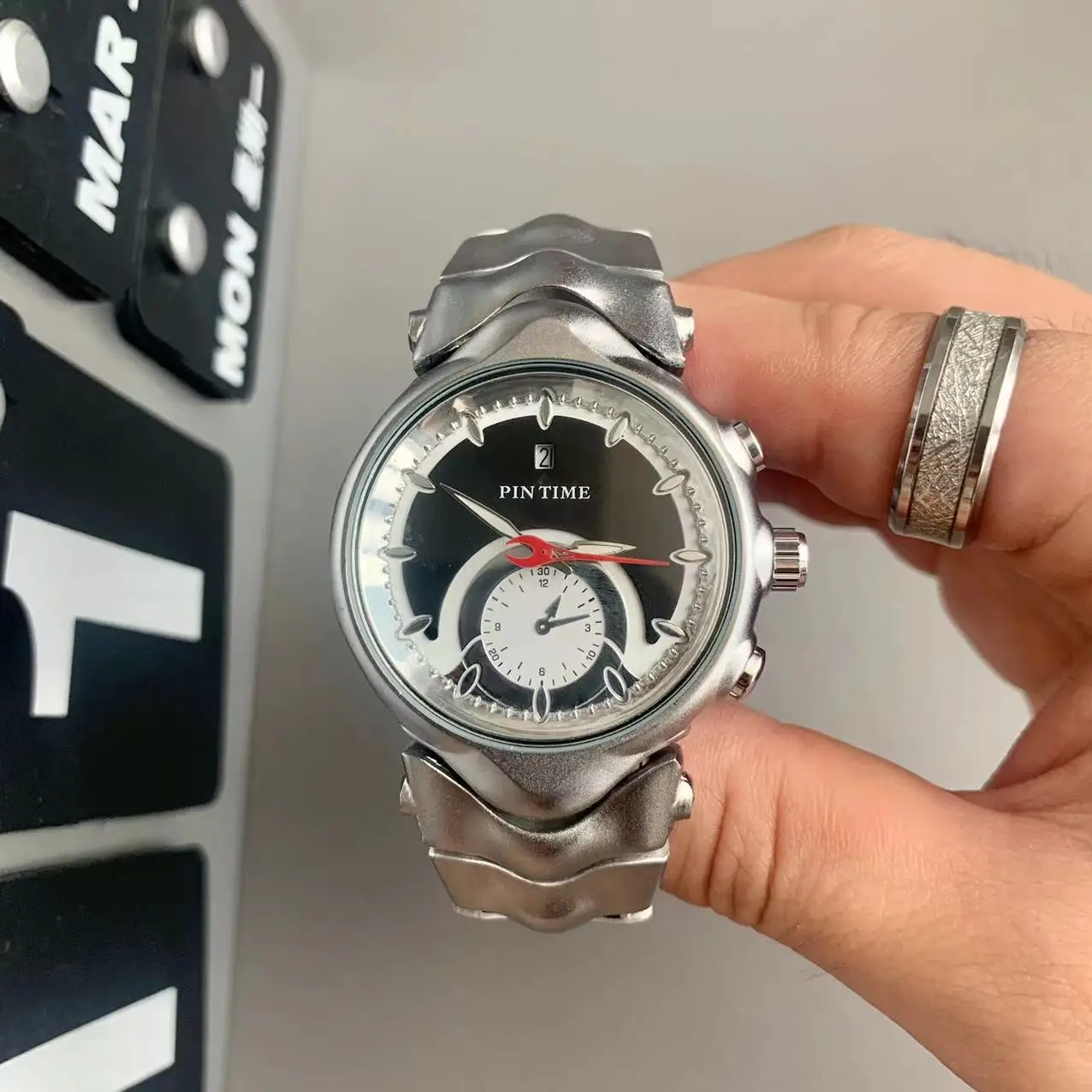 【日本未販売】Overspiked Watch l watch y2k KIOSK Alien Watch: Retro Trend Hip Hop Bling Watch Y2K