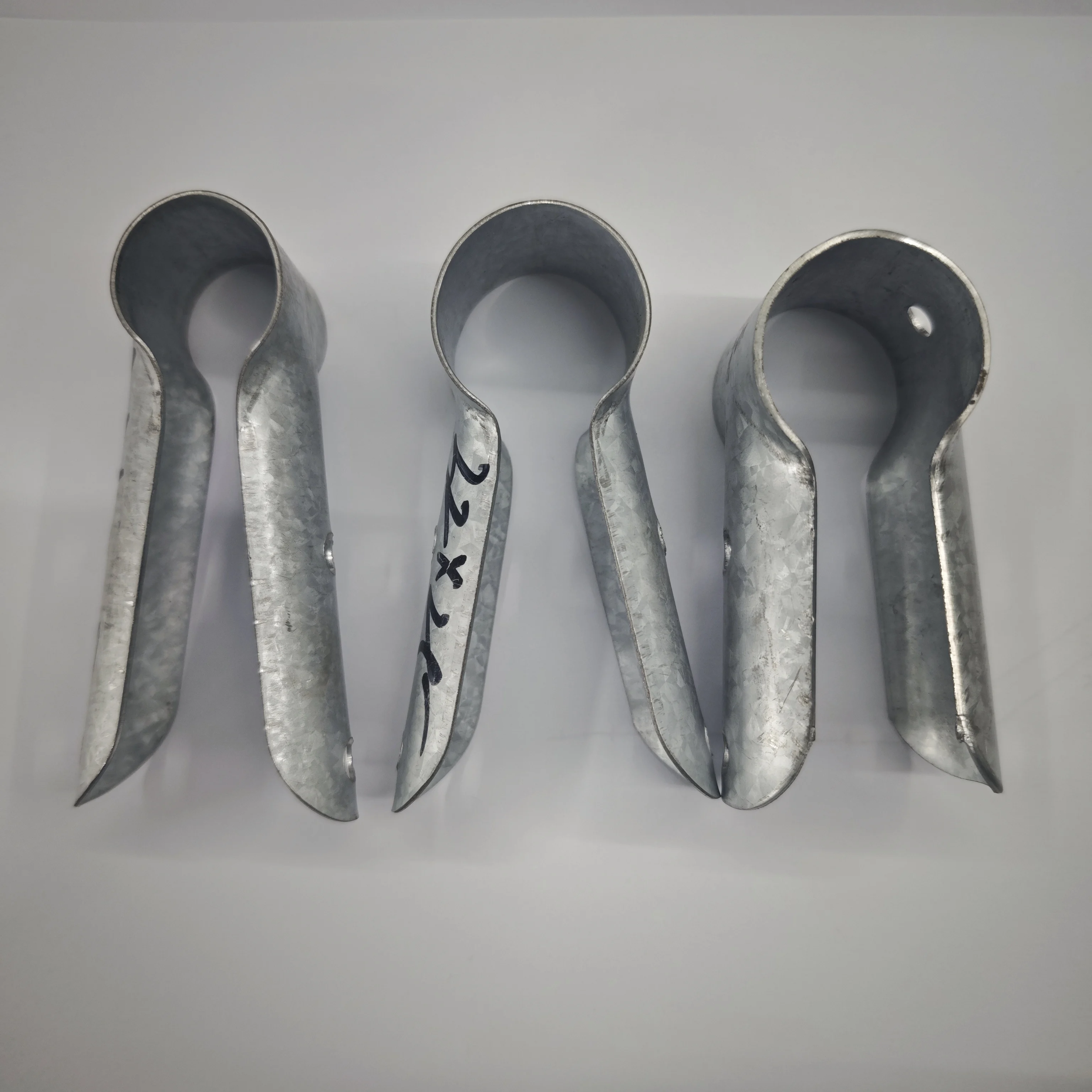 Greenhouse Accessories Galvanized 1.0mm Connector for Round Cross Pipe