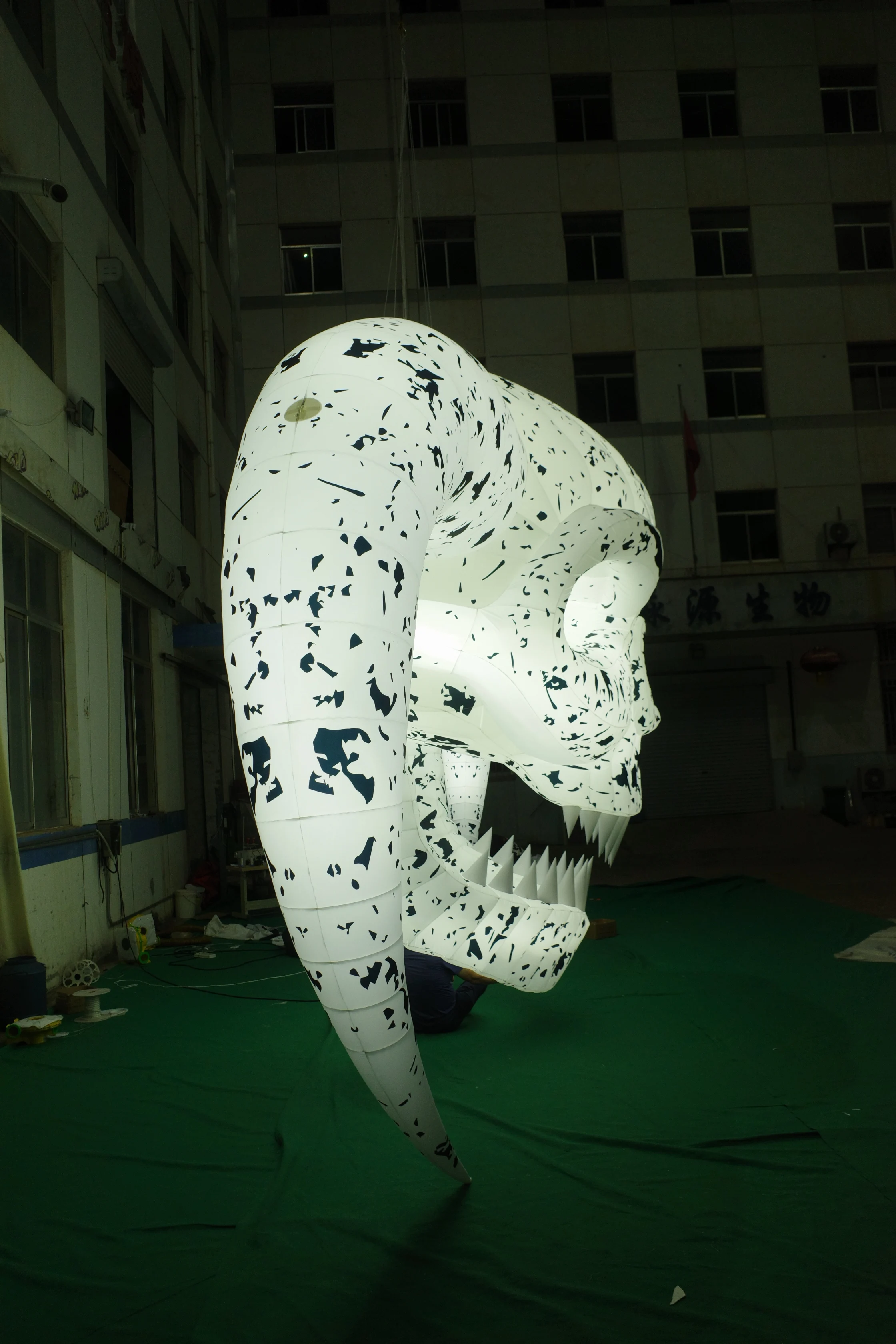 Giant Illuminated Inflatable Horned Skull Arch for Halloween, Durable LED Advertising Inflatable