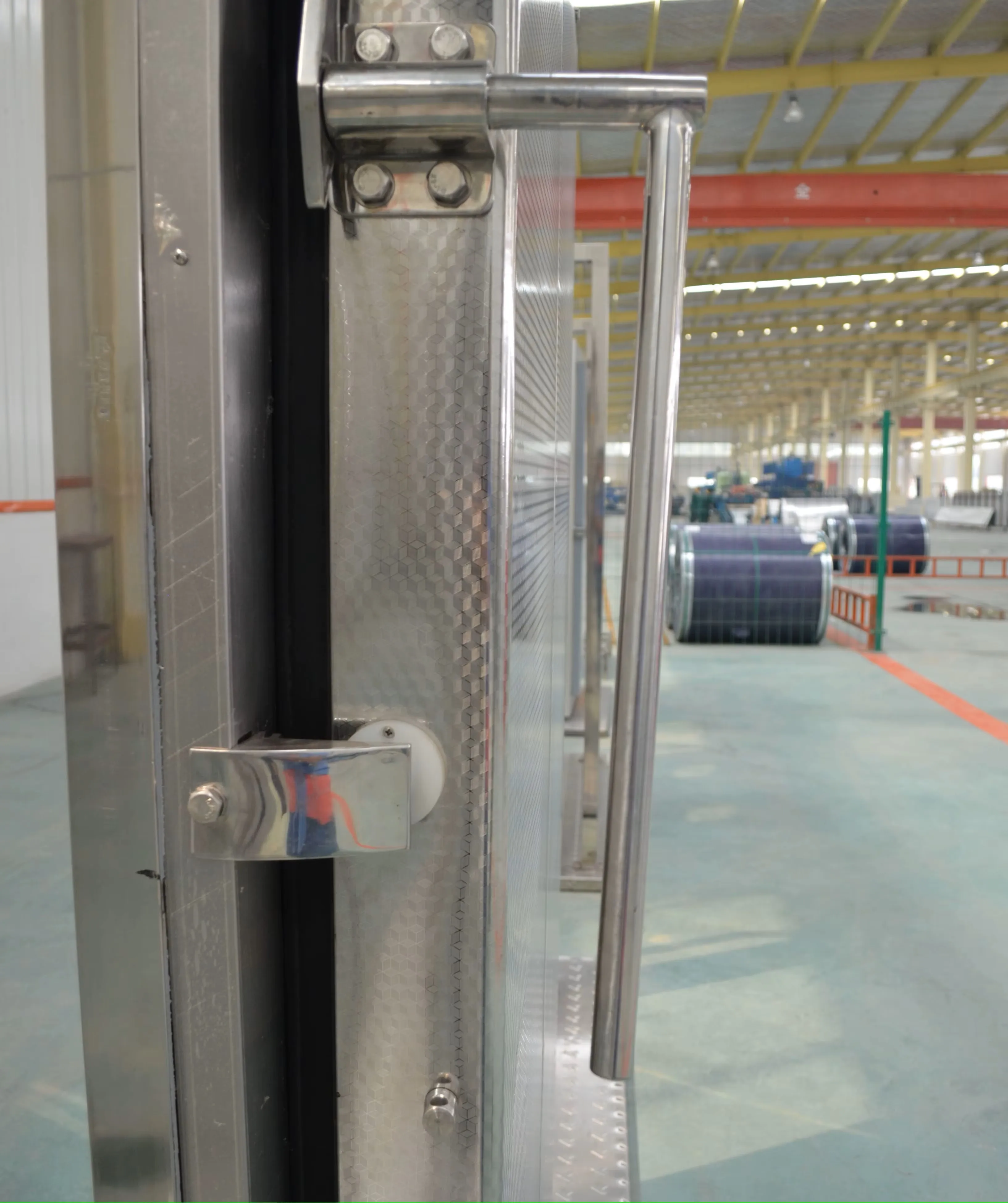 Insulated sliding cold room doors for cold storage and refrigeration systems