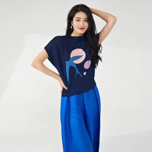 Women's High Quality Summer T-Shirt Pleated Fashion Tops With Breathable and Sustainable Animal Print Stretch Material