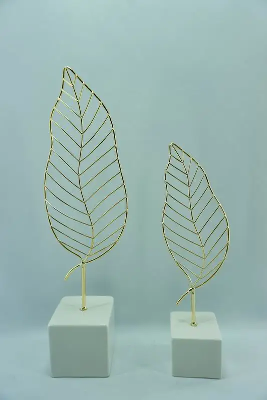 Metal Leaf Sculpture on Stand A Symbol of Peace and Harmony for Room Decoration Handcrafted Art Sculpture for Living Room T