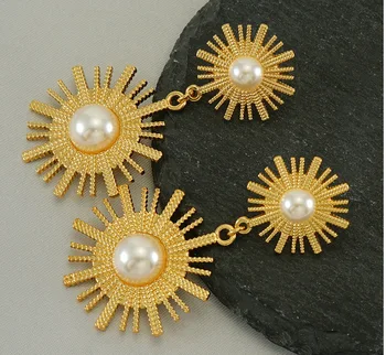 fashion jewelry stainless steel retro sun flower pearl stud earrings 18K gold plated geometric versatile earrings for women