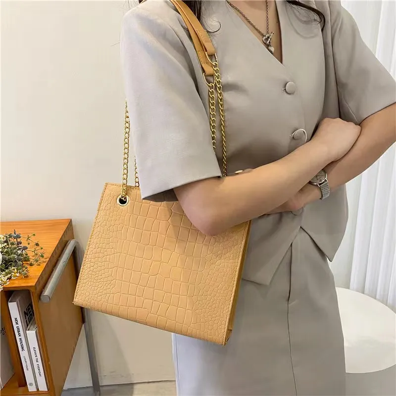 2023 New Trend Western Fashion Shoulder Bag Leisure Chain Solid Color ...