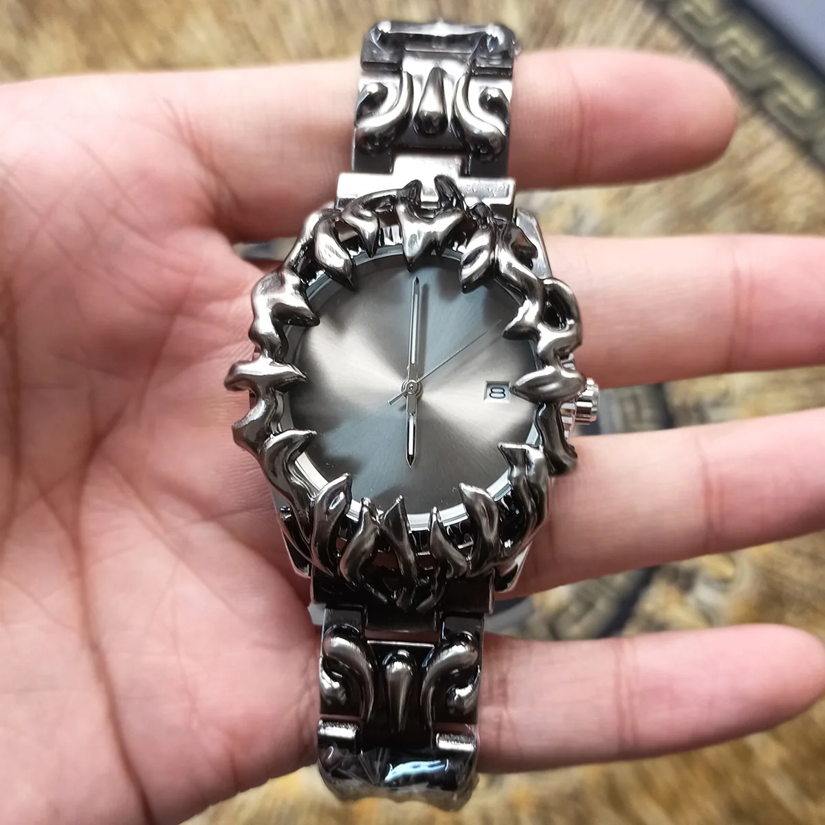 Luxury Vantage Unique Y2K Alabaster Twisted Claw Shape Man Watches
