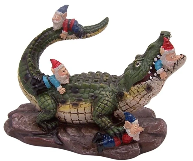Resin 7in Alligators with Dwarf Statues for Outdoor Garden Decoration