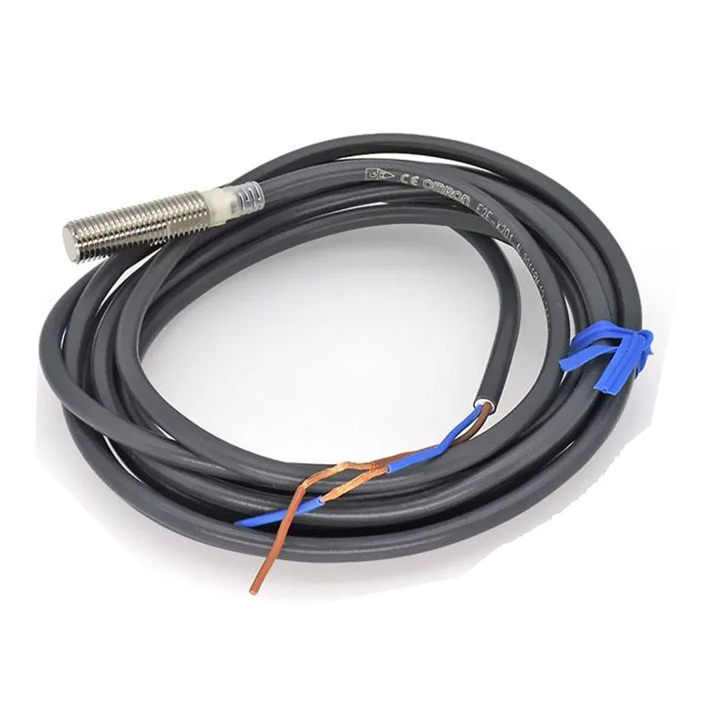 سنسور نزدیکی القایی اصلی و جدید اُمرن مدل E2E-X7D1-N-Z با فاصله تشخیص ۷ میلی‌متر. حساسیت بالا، مقاومت در برابر تداخل و دوام بالا، برای تشخیص موقعیت در صنایع و کنترل تجهیزات خودکار.