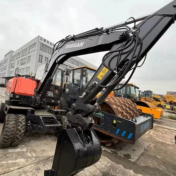 Hot sale used Doosan Dx75 small 7.5t wheel excavator South Korea DX75 mini excavator for sale good condition