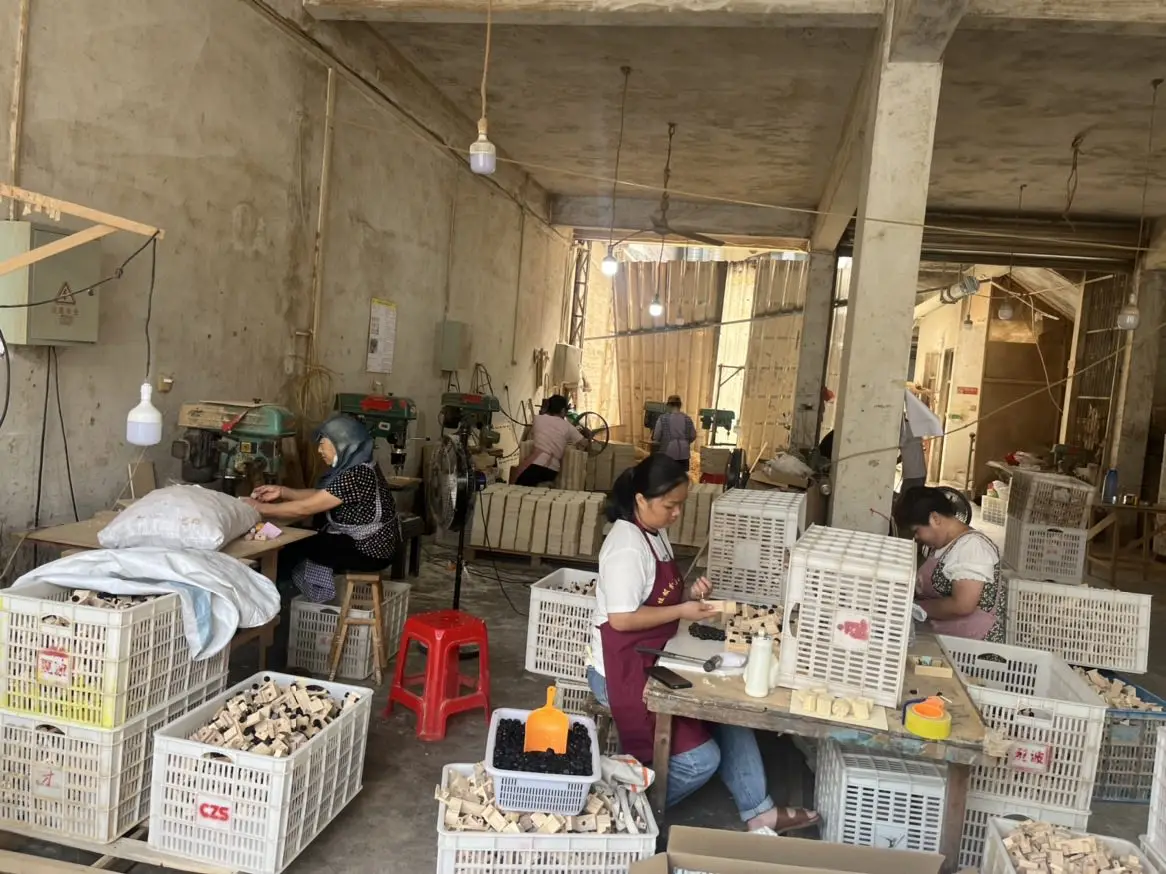 Yiwu Beiyan Toys Co., Ltd. 1