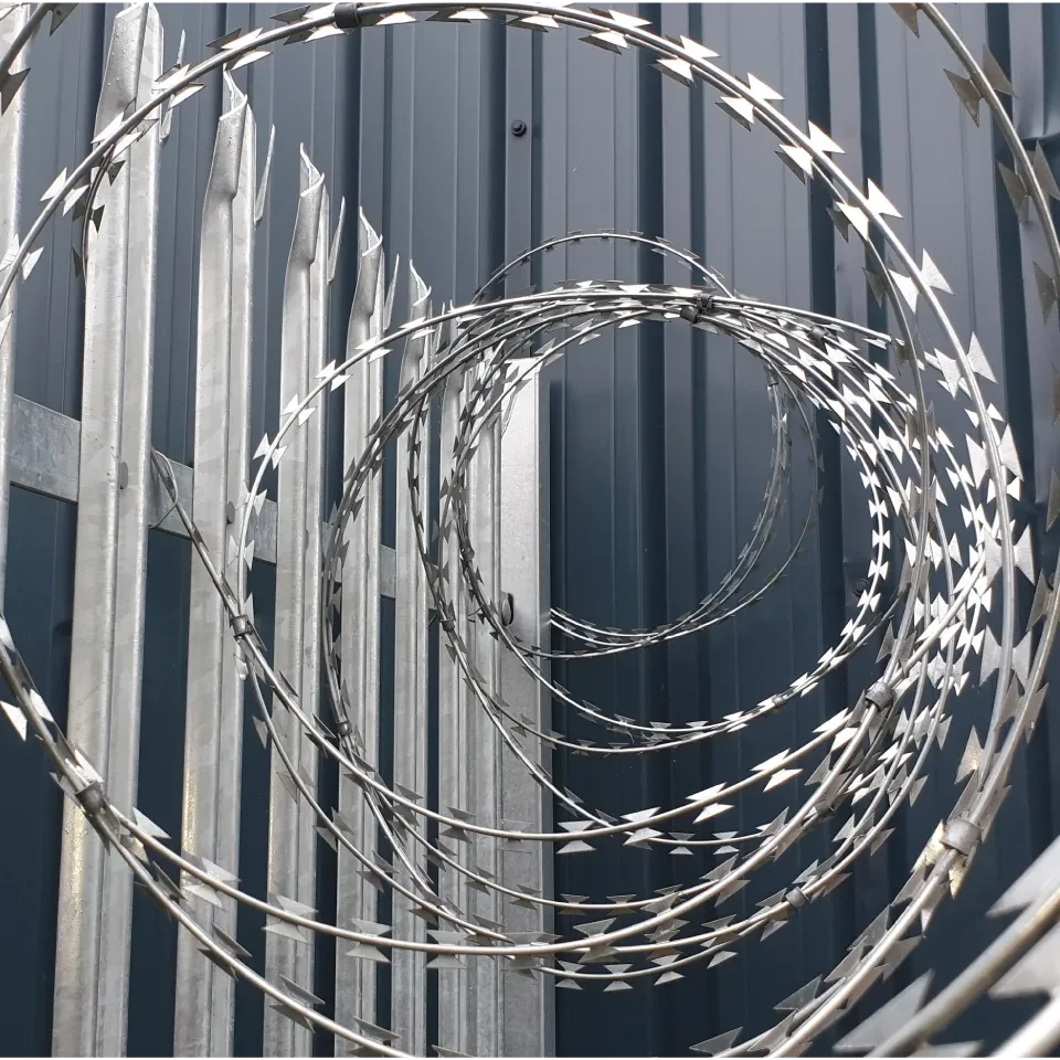 BTO-22 High Security Galvanized PVC Coated Concertina Razor Blade Fencing Wire for Border and Prison Fence Made From Iron Wire