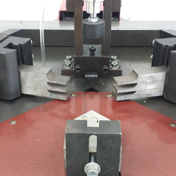 Aluminium Window Frame Making Machine Aluminum Window Profile Combining Machine Single Head Aluminum Corner Crimping Machine