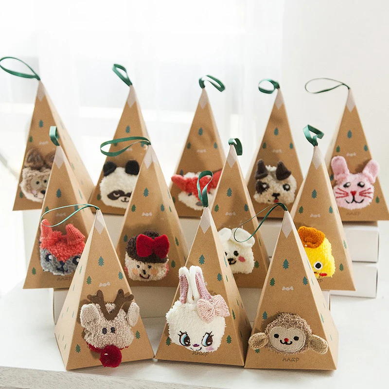 New Trending Kraft Paper Printing Ribbon Customized Christmas Day Triangle Folding Gift Box for Socks