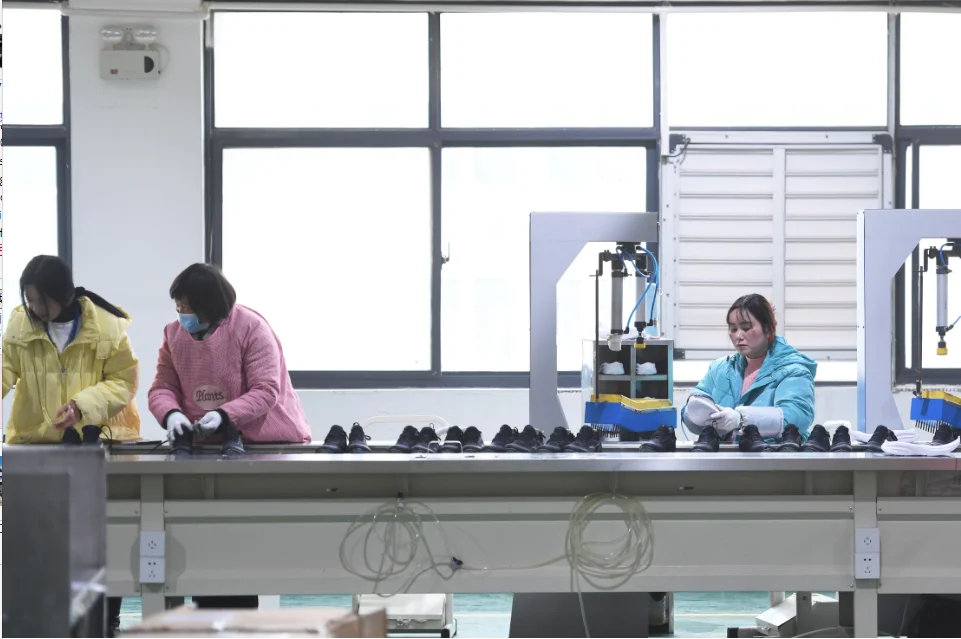 Shenzhen Ailebi Clothing Co., Ltd. 3
