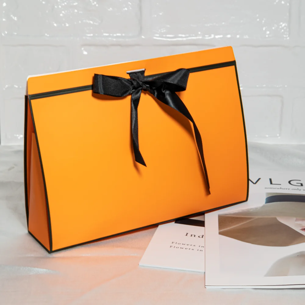 New Style Customizable Lamination Embossing Printing Wedding Souvenir Card Bag Vertical Folding Paper Gift Box with Ribbon