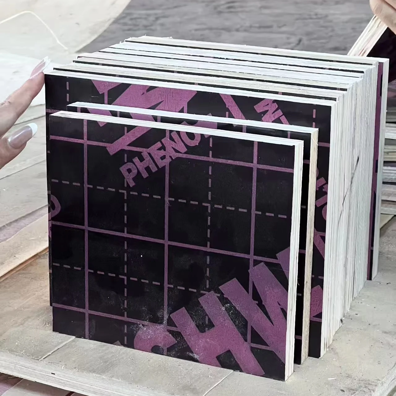 Southeast Asia Popular Poplar Black Film Faced Plywood 4*8 Shuttering Plywood for Building Materials Stocks in Thailand Chonburi