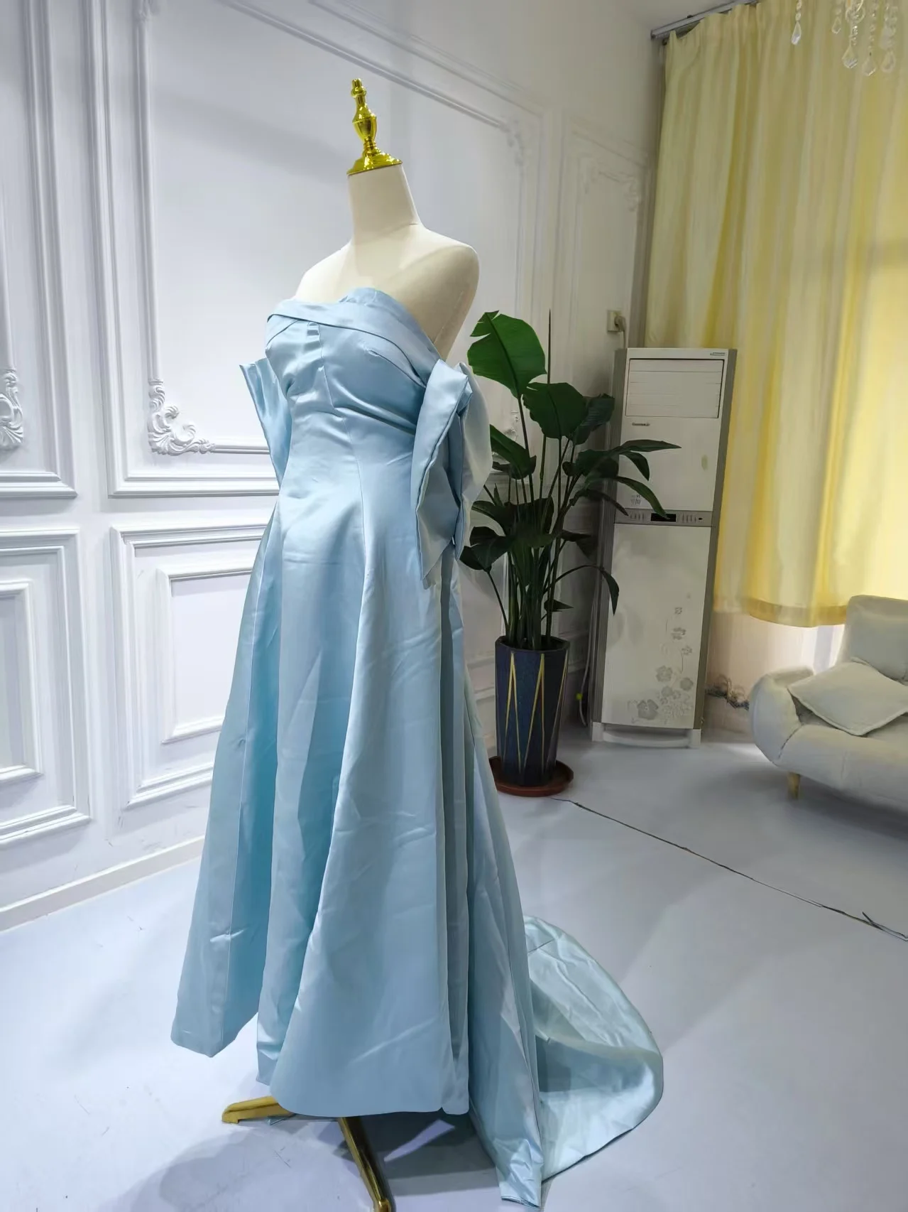 S0567N Sky Blue Fantasy Satin Princess Tube Top Wedding Dress S0567N Sky Blue Fantasy Satin Princess Tube Top Wedding Dress