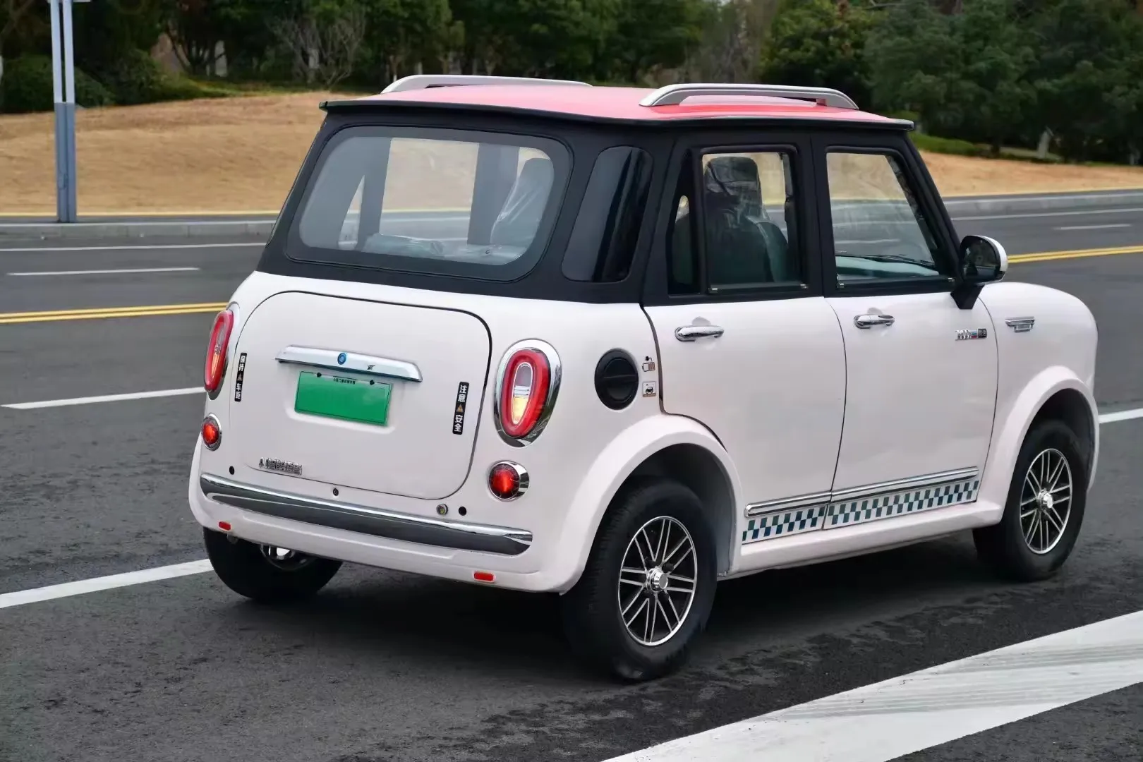 美品　電動自動車　動作確認済 楽天市場】特定小型原付 LAKU 免許不要 16歳以上 ヘルメット努力