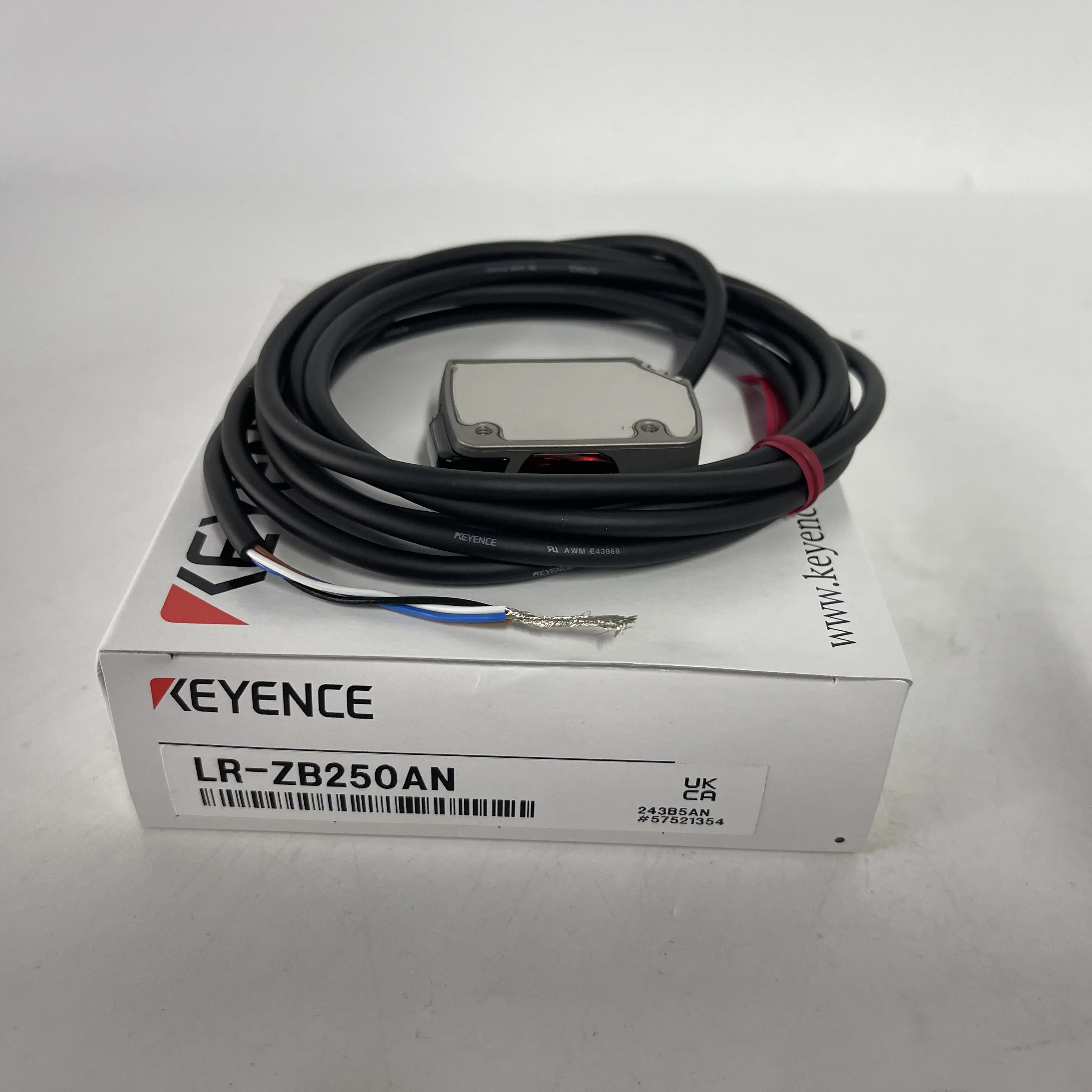 KEYENCE Laser Photoelectric Sensor LR-ZB250AN KEYENCE Laser Photoelectric Sensor LR-ZB250AN