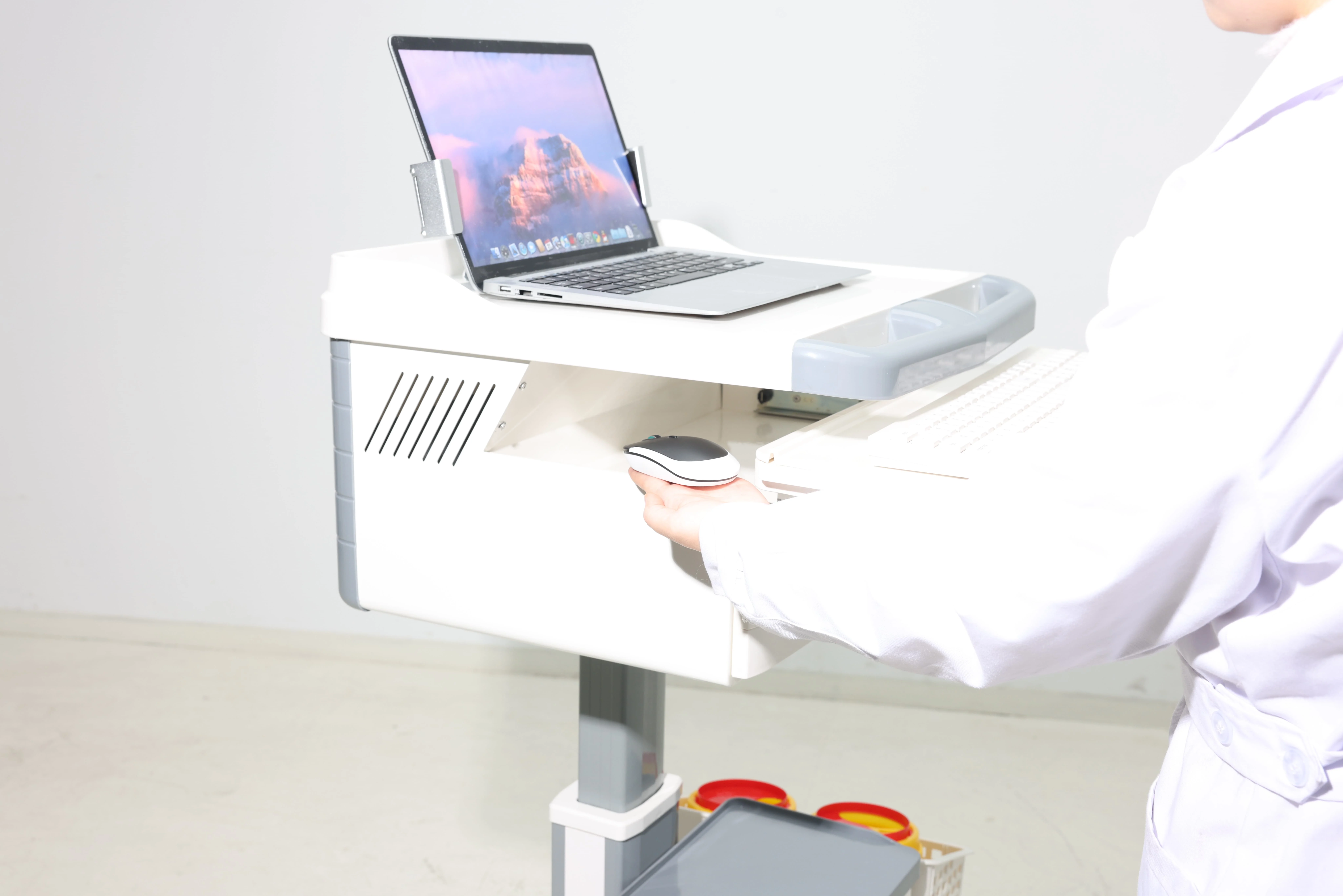 Efficient Hospital Hotel Dental Clinic Laptop Trolley Side Storage Compartments Height-Adjustable Mobile Doctor Keyboard Station 2